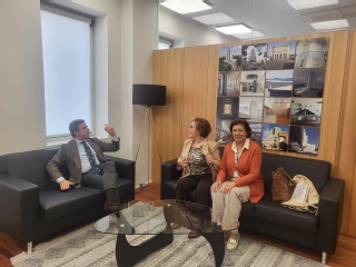 Visita de dos representantes de la Asociación Rede de Mulleres Veciñais contra os Malos Tratos de Vigo